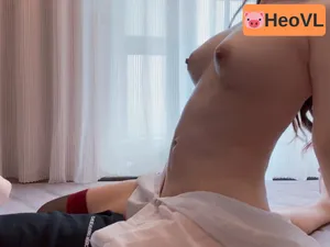 Xoạc eny trung vú trắng tròn